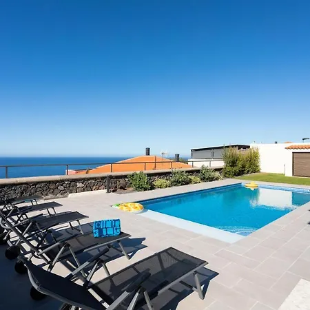 Vakantiehuis Prime Sea And Mountain Views With Pool *
