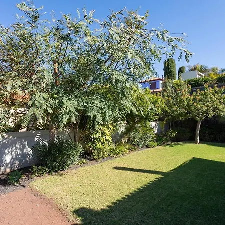 Prime Sea And Mountain Views With Pool Vakantiehuis