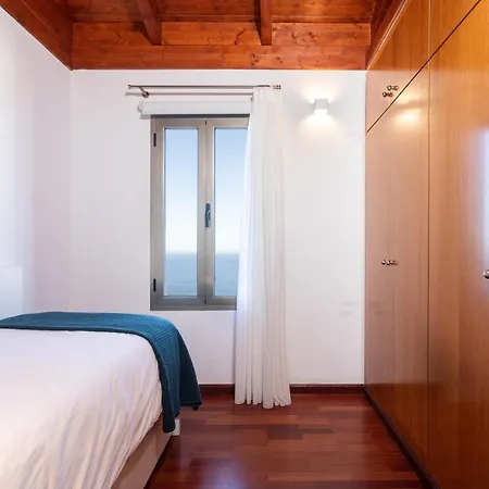 Vakantiehuis Prime Sea And Mountain Views With Pool *