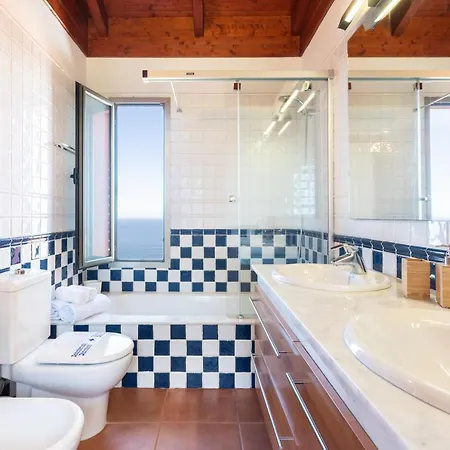 Vakantiehuis Prime Sea And Mountain Views With Pool *